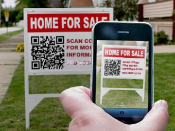 QR-Code at House For Sale Sign
